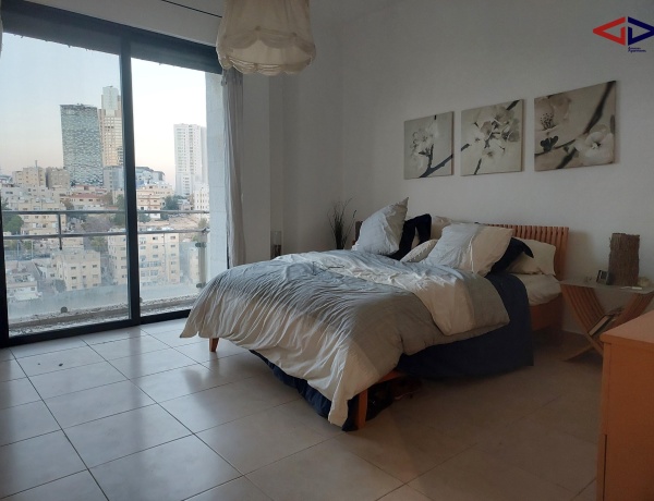 Luxury 4-Bedrooms Apartment with Spacious Balcony - 4th Circle, Amman