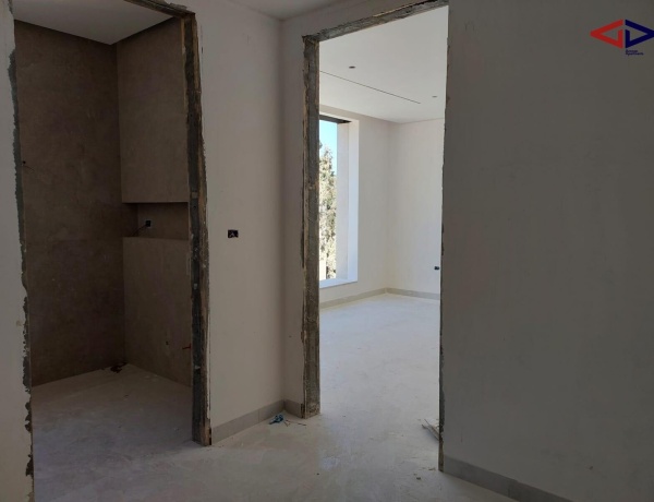 Luxury 4-Bedrooms Duplex Apartment with Roof - 4th Circle, Amman