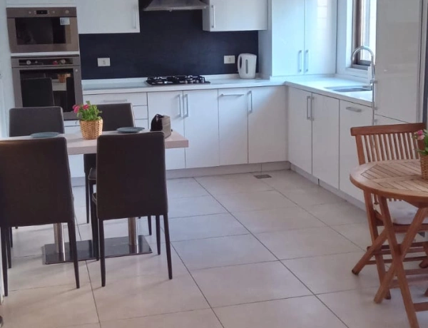 Balcony Apartment for Rent located in North Abdoun- next to Japan embassy, Between the 6th and 5th circle).