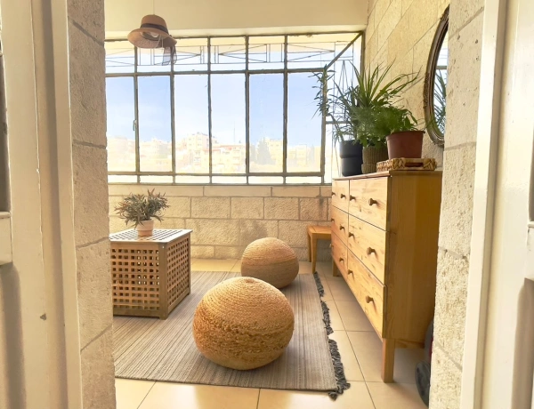 Modern 1-Bedroom Apartment with Private Terrace in Jabal Al Weibdeh