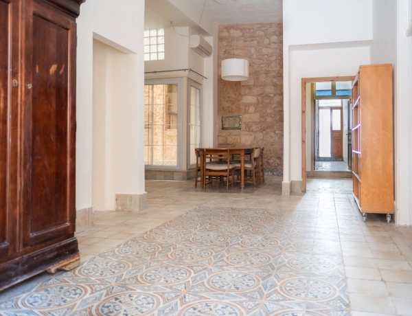 2-Bedroom Apartment for Rent in Jabal Al-Weibdeh, Amman – 150 sqm