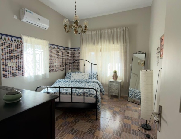 Spacious Apartment for Rent in Jabal Al Weibdeh – 3 Bedrooms, 2 Bathrooms, 2 Balconies, 150 sqm