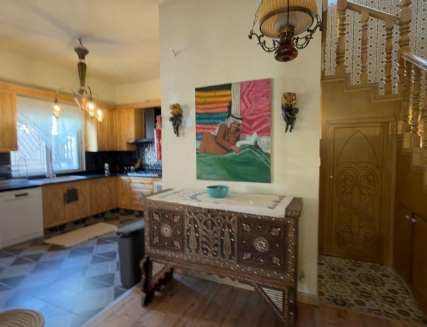 Luxury Duplex Apartment for Rent in Jabal Al Weibdeh – 240 sqm, 3 Bedrooms, Private Garden