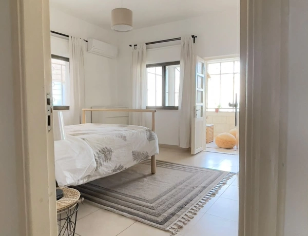 Modern 1-Bedroom Apartment with Private Terrace in Jabal Al Weibdeh