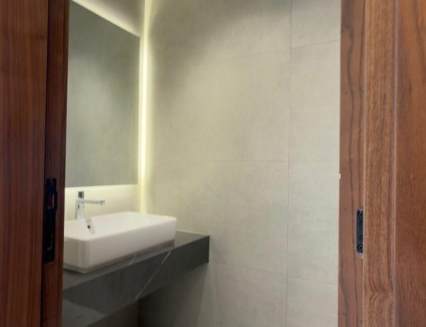 Modern 2-Bedroom Apartment for Rent – 140 sqm with 3 Bathrooms | Spacious & Stylish Living