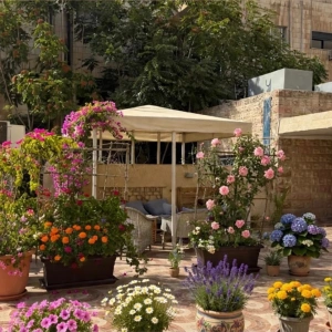 Modern 1-Bedroom Apartment with Private Terrace in Jabal Al Weibdeh