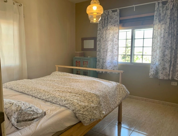 90 sqm 2-Bedroom Apartment with Rooftop Access & Beautiful Views
