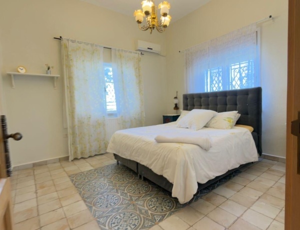 Luxury Duplex Apartment for Rent in Jabal Al Weibdeh – 240 sqm, 3 Bedrooms, Private Garden