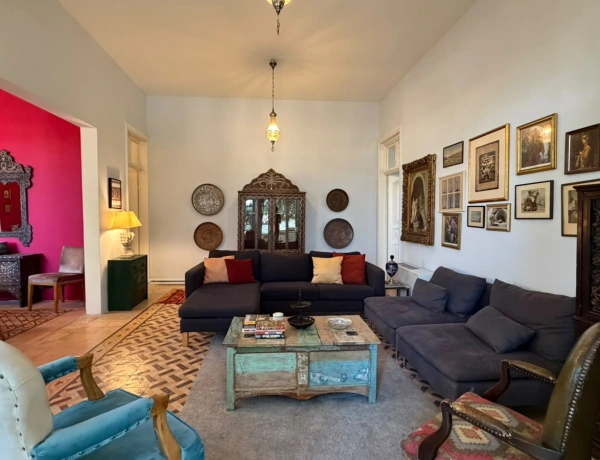 Charming 2-Bedroom Garden Apartment in Jabal Amman