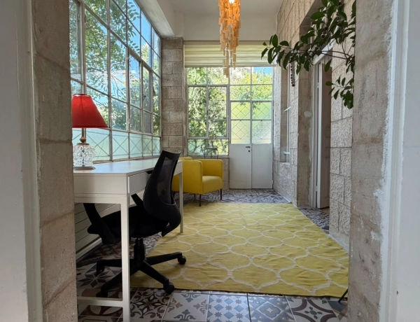 Charming 2-Bedroom Garden Apartment in Jabal Amman