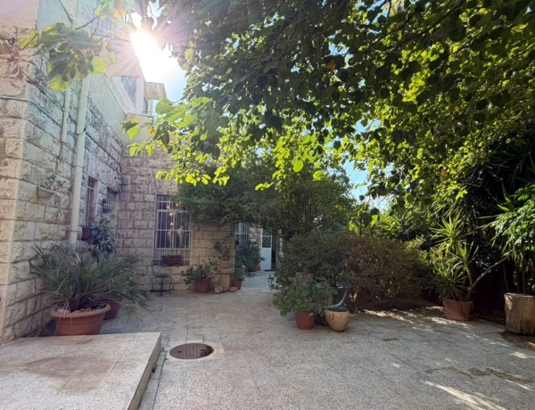 Charming 2-Bedroom Garden Apartment in Jabal Amman