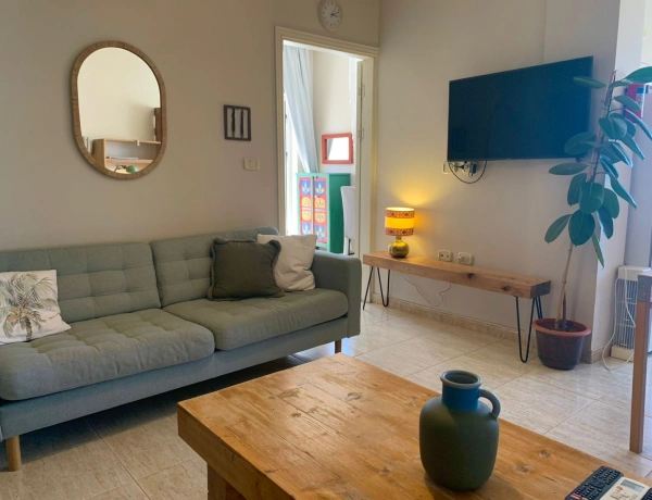 90 sqm 2-Bedroom Apartment with Rooftop Access & Beautiful Views