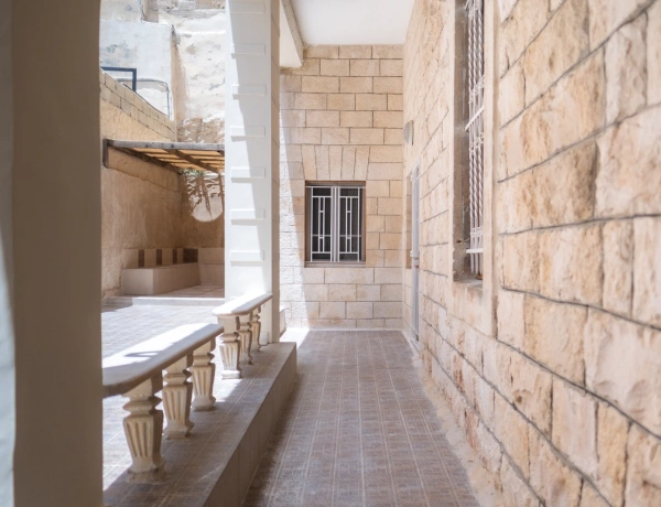 2-Bedroom Apartment for Rent in Jabal Al-Weibdeh, Amman – 150 sqm