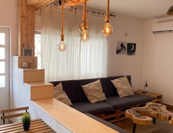Cozy Furnished Apartment with Terrace – Jabal Al Lweibdeh, Amman