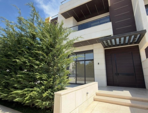 Luxury 5-Bedroom Villa with Pool & Rooftop in Abdoun, Amman