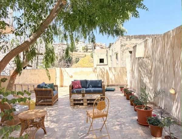 2-Bedroom Apartment for Rent in Jabal Al-Weibdeh, Amman | Spacious Terrace & 330 m² Total Area