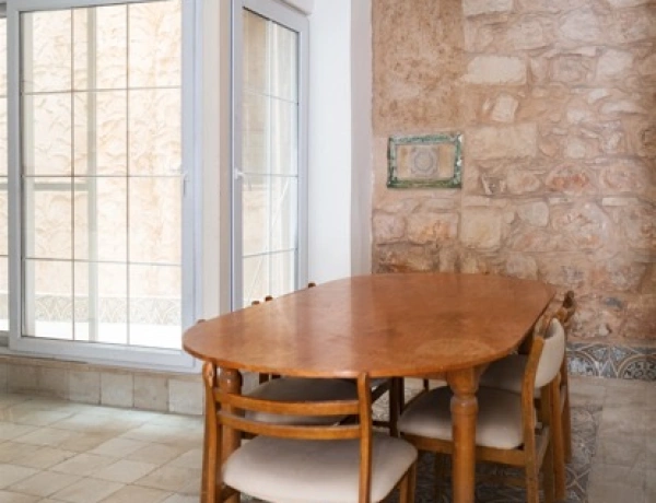 2-Bedroom Apartment for Rent in Jabal Al-Weibdeh, Amman – 150 sqm