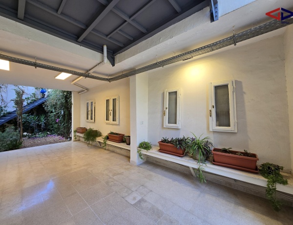 Suite with Shared Garden @ No7 Boutique Apartments | All services included in rent