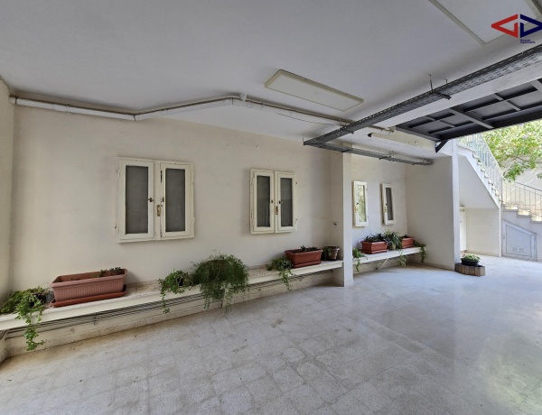 Suite with Shared Garden @ No7 Boutique Apartments | All services included in rent