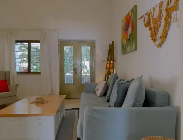 Cozy 1-Bedroom Apartment with Terrace in Jabal Al Weibdeh