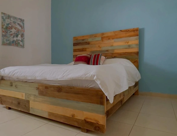 Cozy 1-Bedroom Apartment with Terrace in Jabal Al Weibdeh