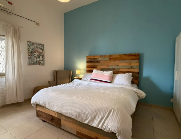 Cozy 1-Bedroom Apartment with Terrace in Jabal Al Weibdeh