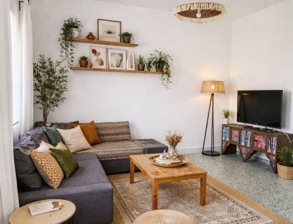 Charming Balcony Apartment in Jabal Al Weibdeh – Prime Location Near Paris Square