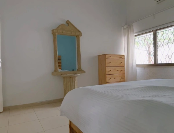 Cozy 1-Bedroom Apartment with Terrace in Jabal Al Weibdeh