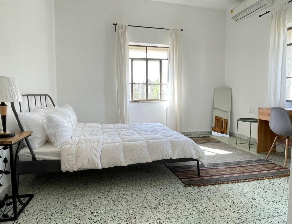 Charming Balcony Apartment in Jabal Al Weibdeh – Prime Location Near Paris Square