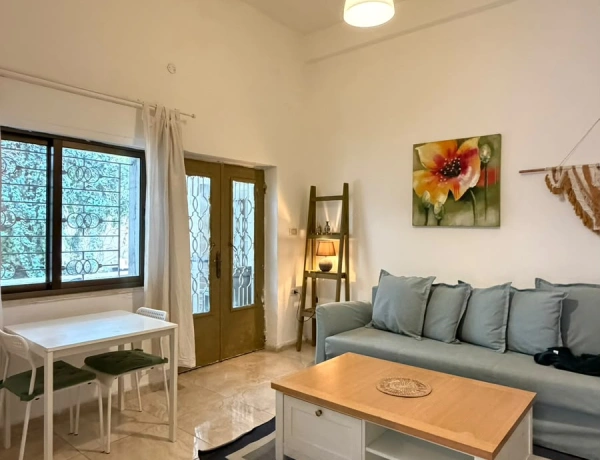 Cozy 1-Bedroom Apartment with Terrace in Jabal Al Weibdeh