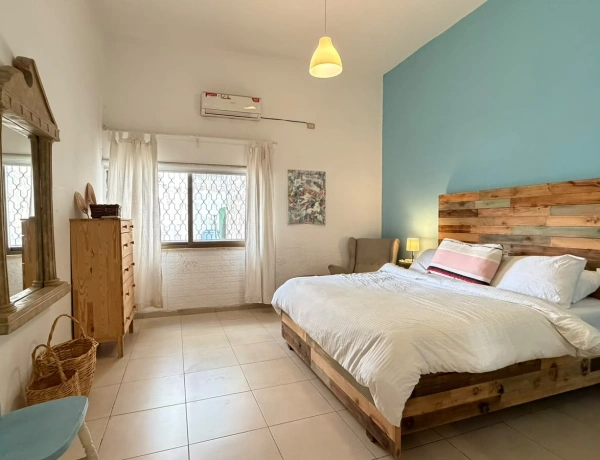 Cozy 1-Bedroom Apartment with Terrace in Jabal Al Weibdeh