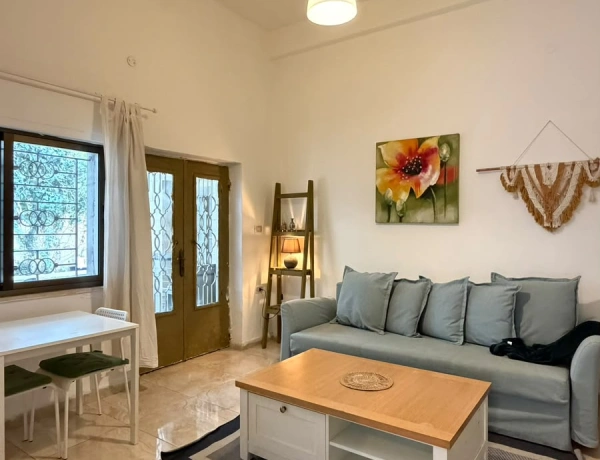Cozy 1-Bedroom Apartment with Terrace in Jabal Al Weibdeh