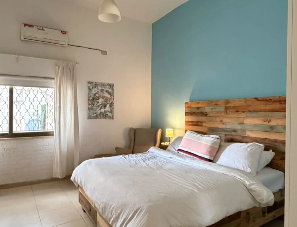 Cozy 1-Bedroom Apartment with Terrace in Jabal Al Weibdeh