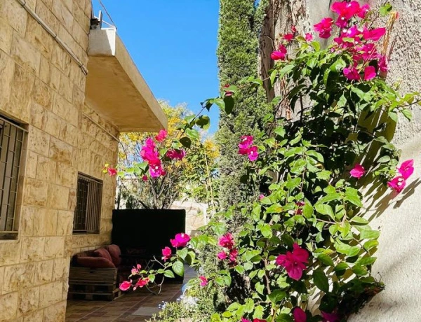 Apartment for Rent in Jabal Al Lweibdeh | 1 Bedroom | 60 sqm