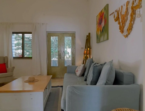 Cozy 1-Bedroom Apartment with Terrace in Jabal Al Weibdeh