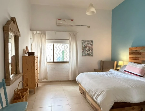Cozy 1-Bedroom Apartment with Terrace in Jabal Al Weibdeh