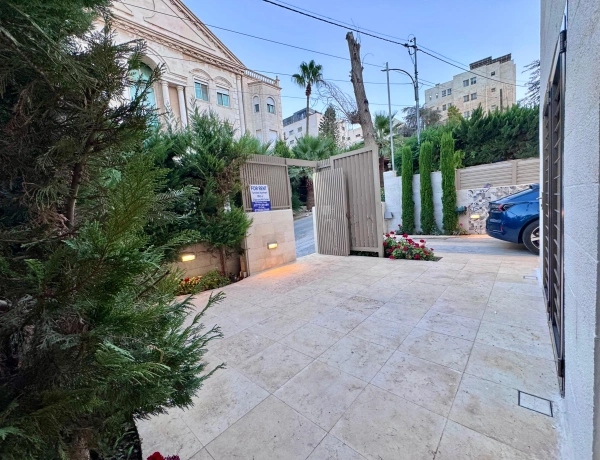 Fully Furnished 3-Bedroom Ground Floor Apartment for Rent in 4th Circle, Jabal Amman